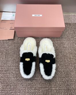 Miu miu Buty, sandaly klapki, skora