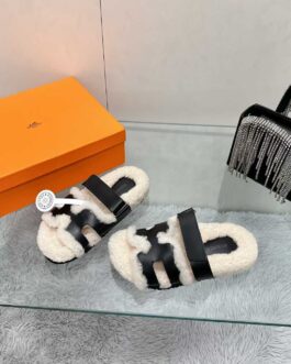 Hermes Buty, sandaly klapki, skora