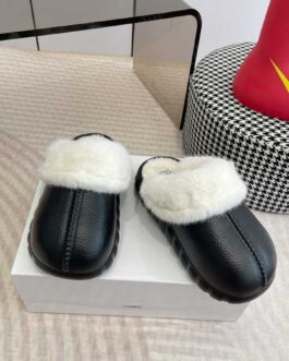 Loewe Buty, sandaly klapki, skora