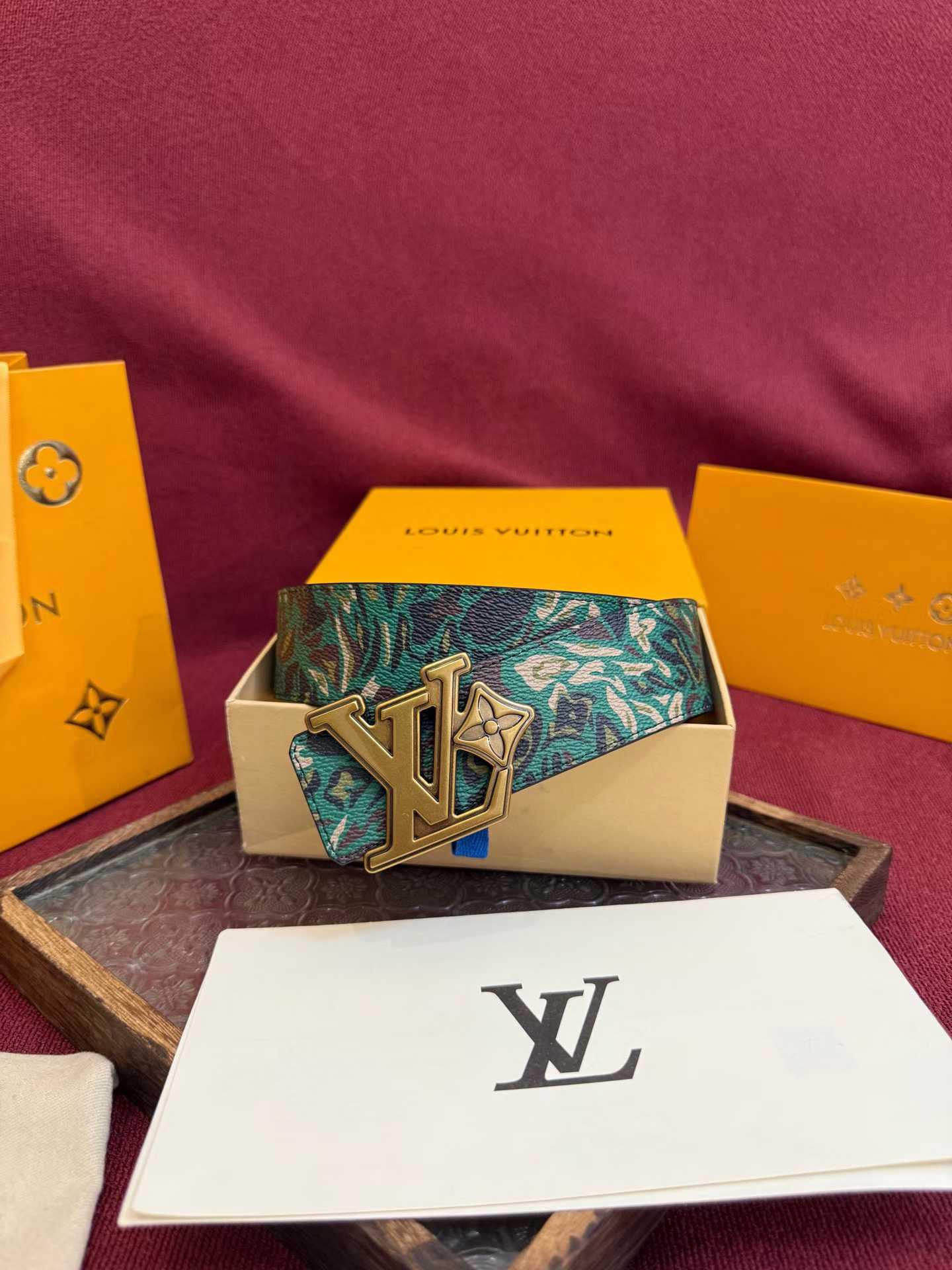 mmexport1760389044658