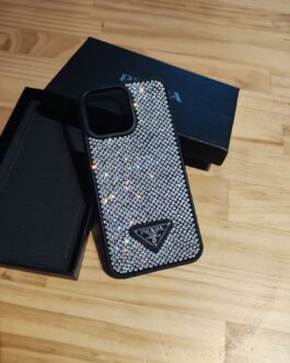 Etui na telefon Prada prezent od reki