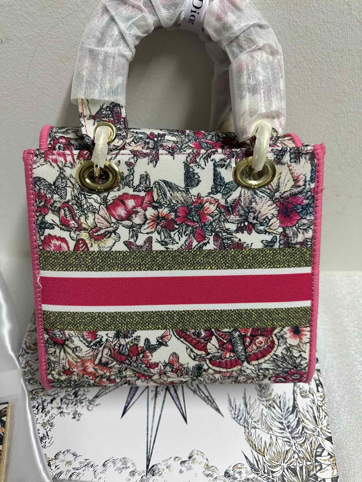 IMG-d456ed47d576edd5924a99acb3d7e815-V