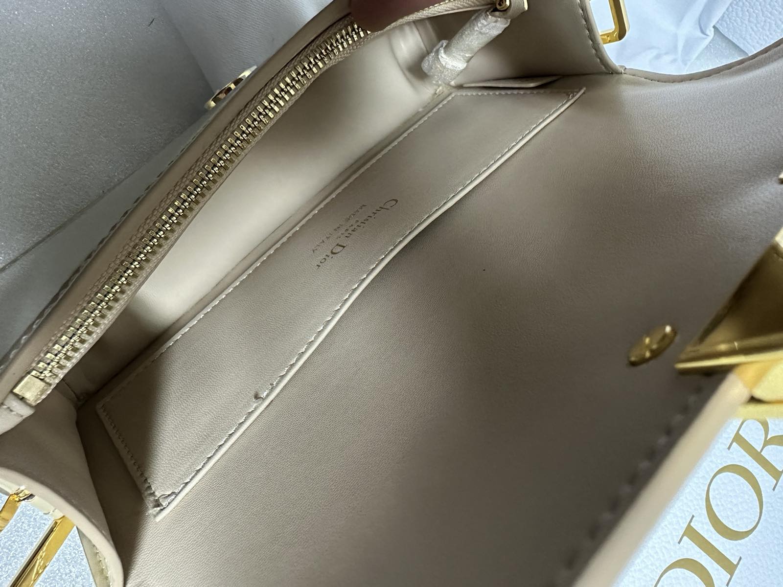 IMG-d54b08aba470115b2265d4d98b9b8f93-V