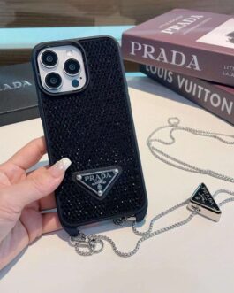 Etui na telefon pokrowec obudowa okladka Prada prezent od reki prezent