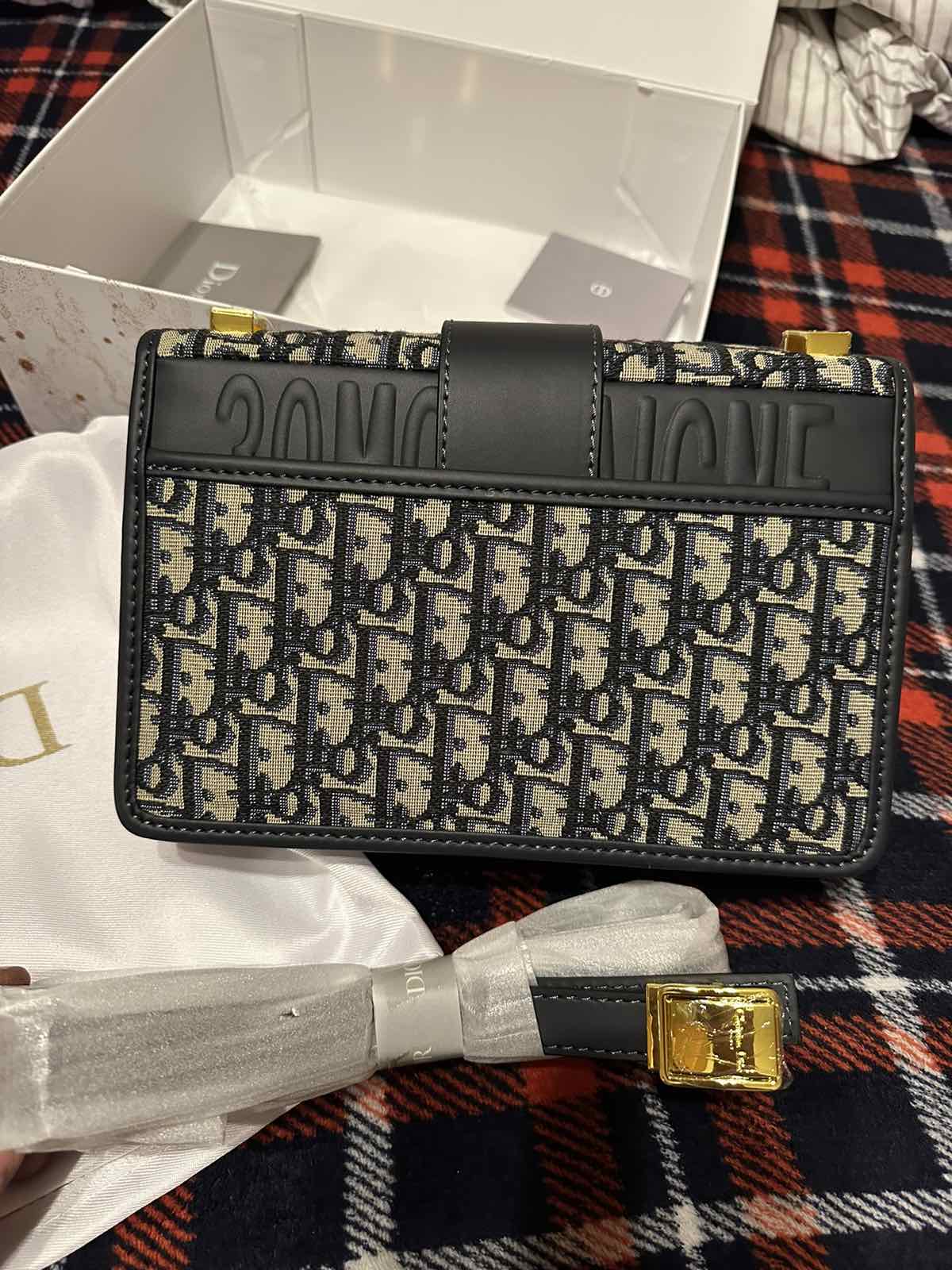 IMG-20b24d8f24248f5d33974946339c59d3-V