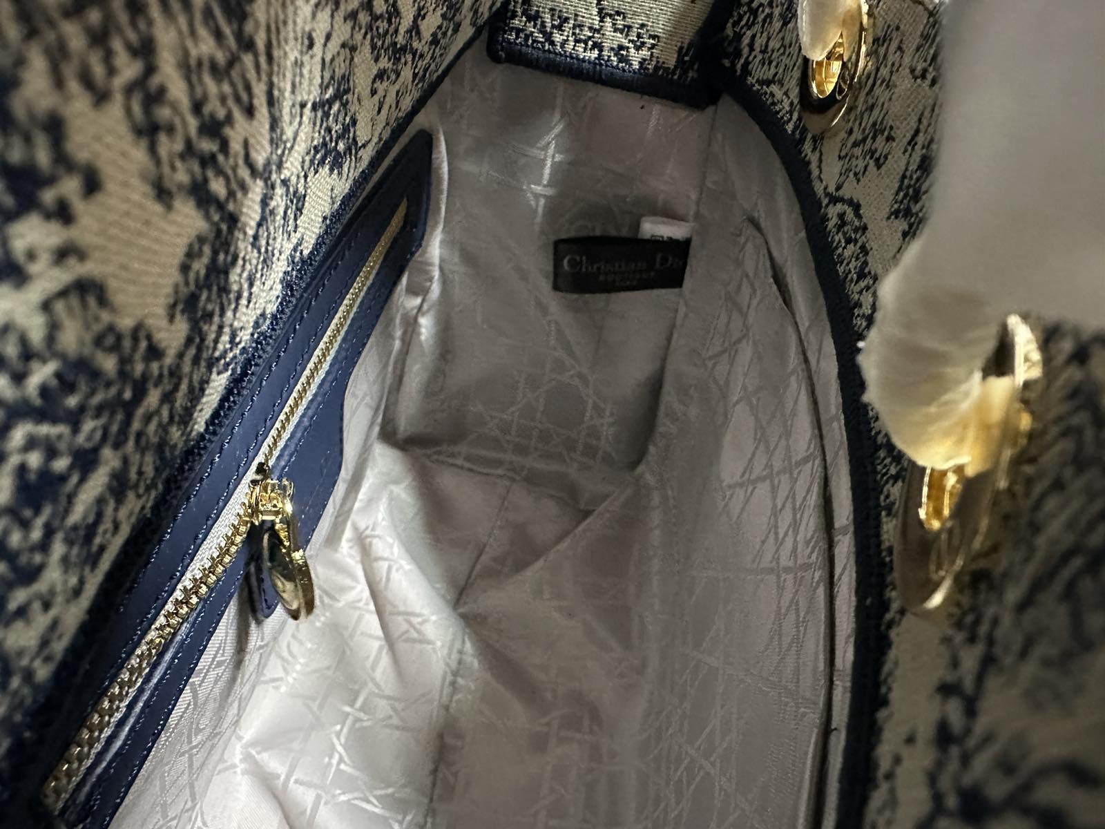 IMG-279758bb2d8b6c10f549252b81e39b0d-V