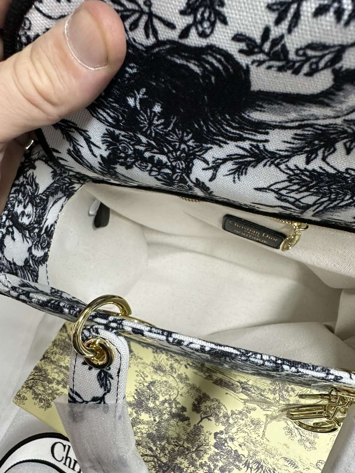 IMG-af8e5b1a1a5b93bb1e44ca1813866741-V