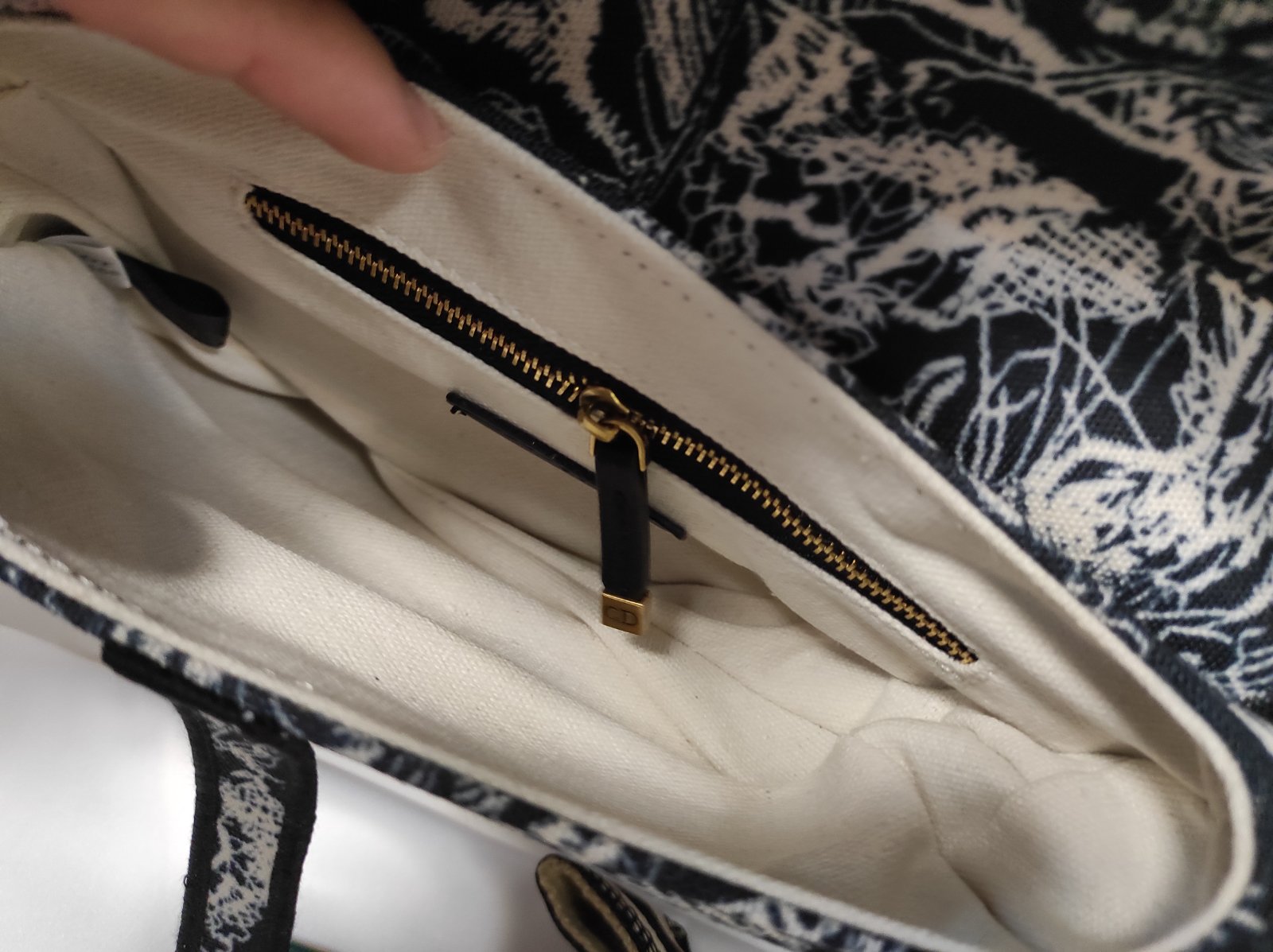 IMG-d3392405e27578bc59247b17310a6d61-V