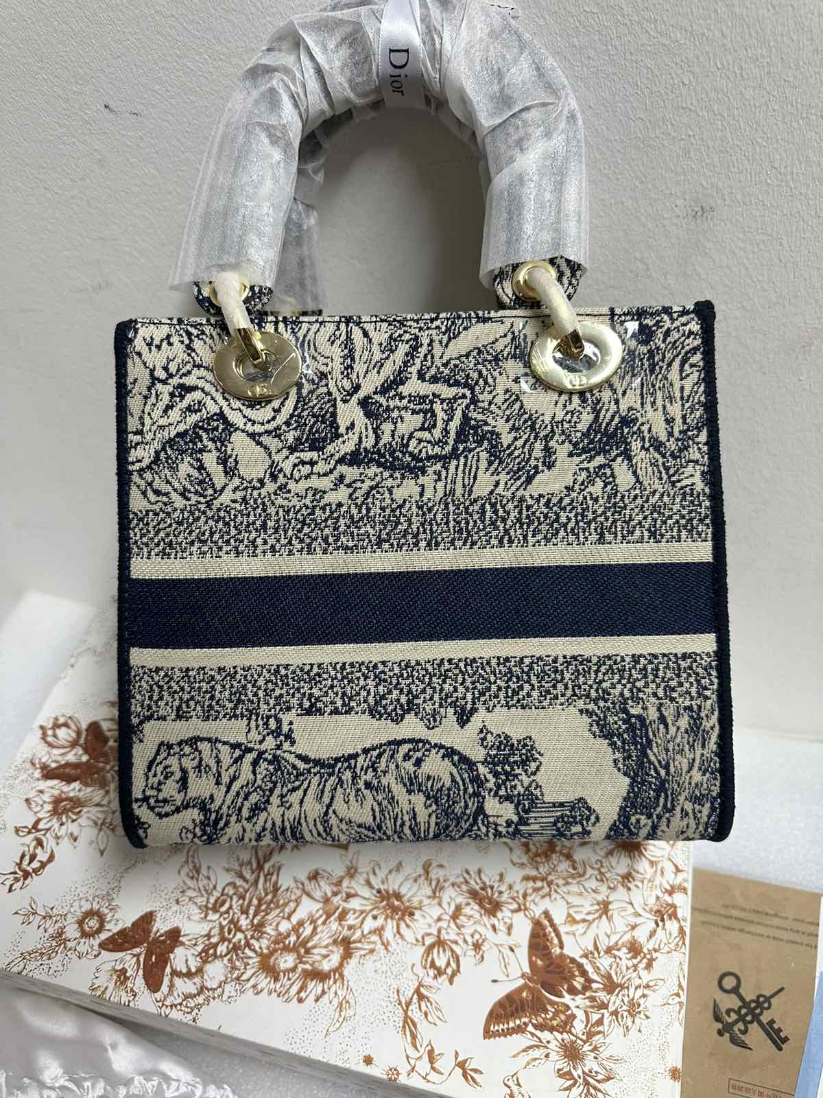 IMG-dc536bc35deba88196b13b0218045008-V