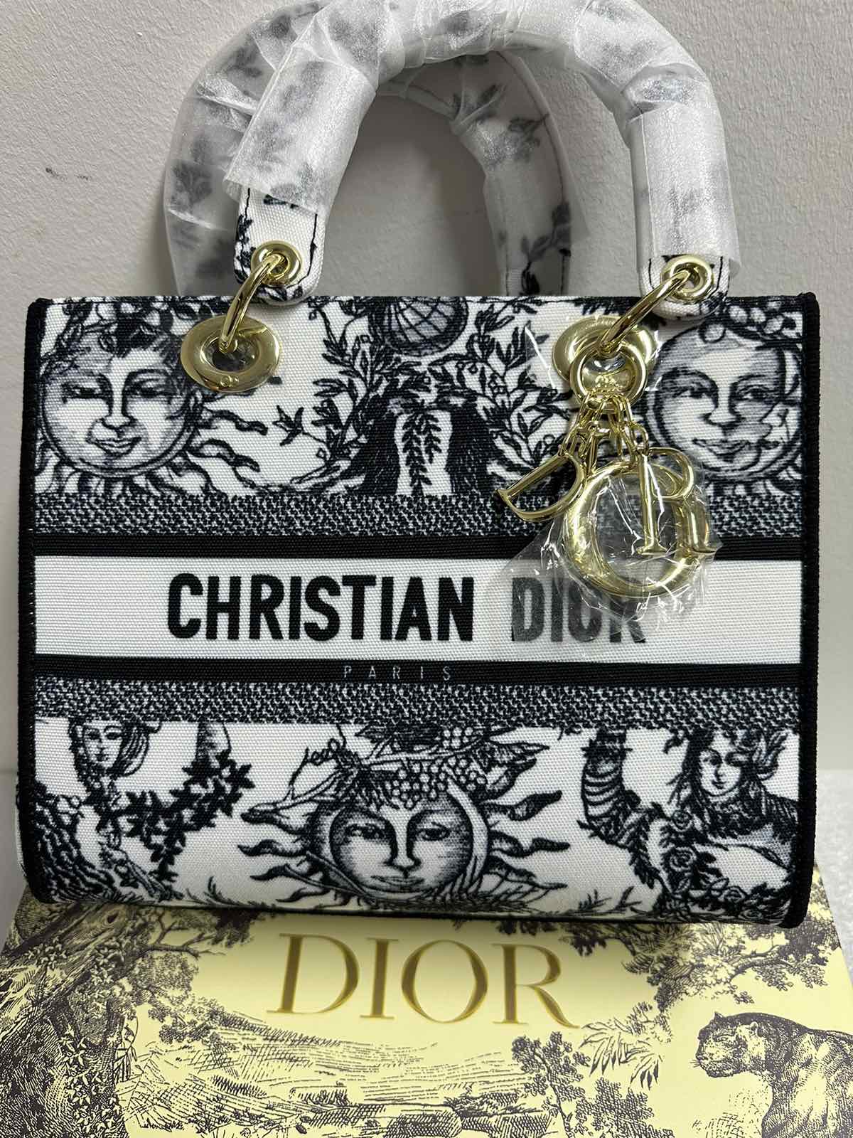 IMG-fe6b11a50edc707e9cb2a93f4af770bc-V