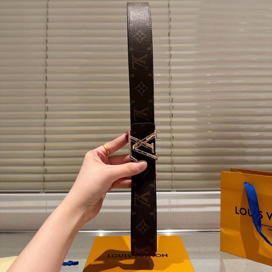 mmexport1764353382613