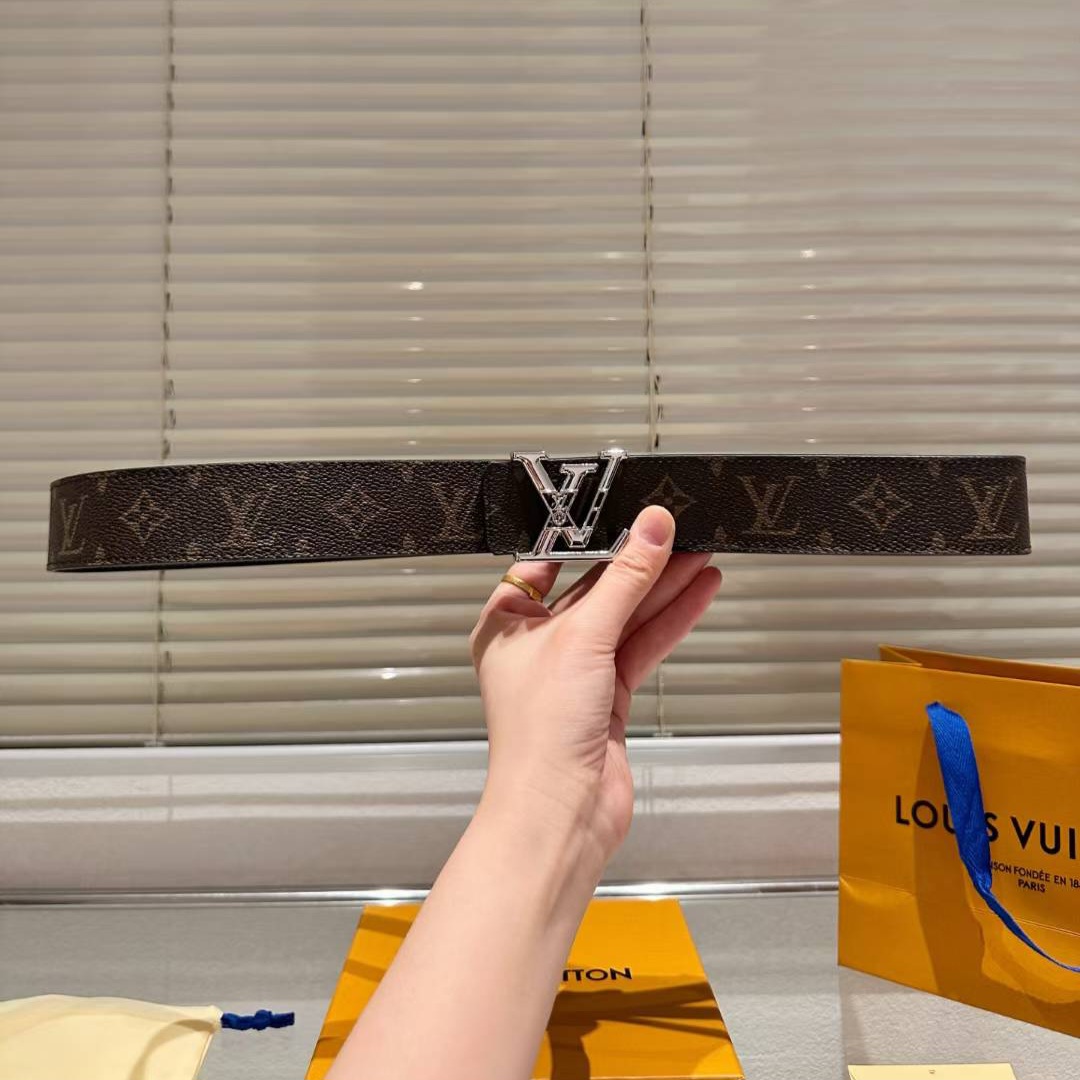 mmexport1764353388411