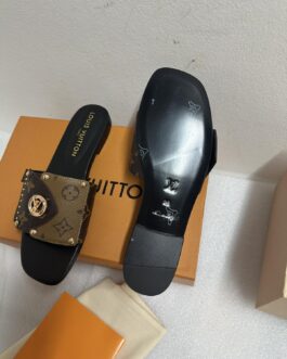 Louis Vuitton Buty, sandaly klapki, skora