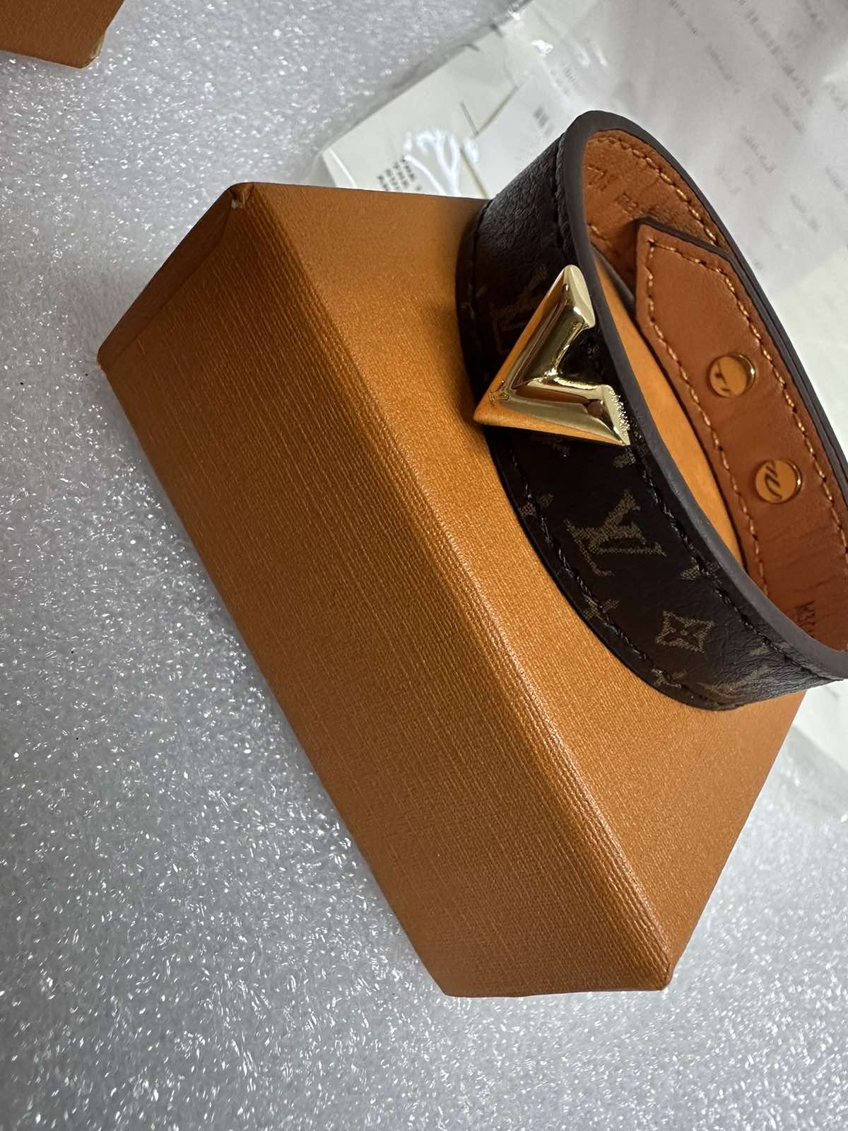 IMG-c90e02a4c57cff6299fee962cf40ed40-V