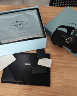 Prada Buty, sandaly klapki, skora