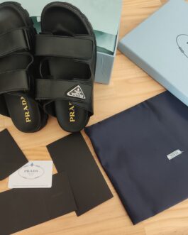 Prada Buty, sandaly klapki, skora