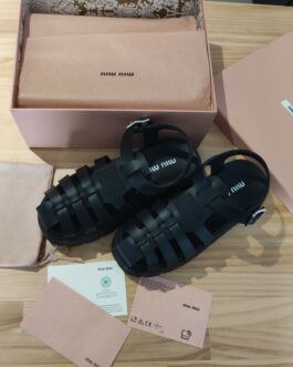 Prada Buty, sandaly klapki, skora