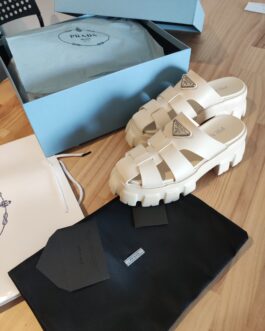 Prada Buty, sandaly klapki, skora