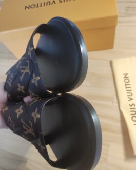 Louis Vuitton Buty, sandaly klapki, skora
