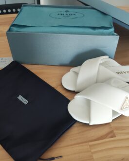 Prada Buty, sandaly klapki, skora