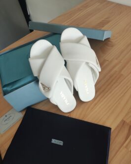 Prada Buty, sandaly klapki, skora