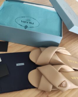 Prada Buty, sandaly klapki, skora