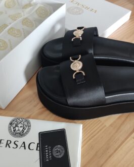 Versace Buty, sandaly klapki, skora
