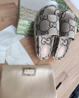 Gucci Buty, sandaly klapki, skora