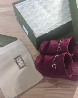 Gucci Buty, sandaly klapki, skora