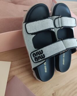 Miu Miu Buty, sandaly klapki, skora