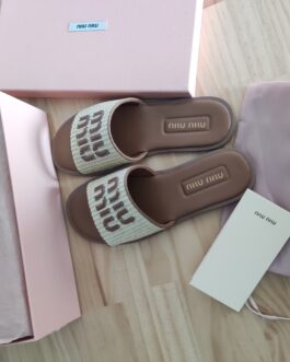 Miu Miu Buty, sandaly klapki, skora