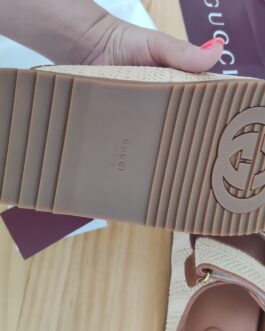 Gucci Buty, sandaly klapki, skora