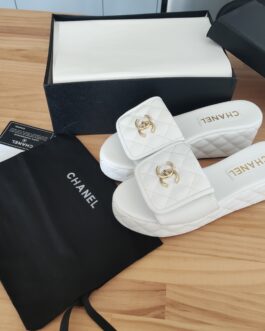 Chanel Buty, sandaly klapki, skora