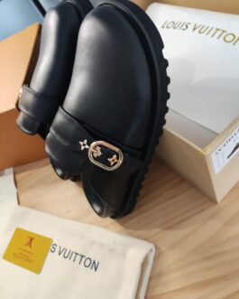 Louis Vuitton Buty, sandaly klapki, skora