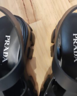 Prada Buty, sandaly klapki, skora