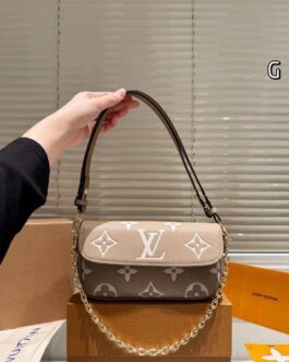 Torebka damska elegancka Louis Vuitton Wallet on chain, skóra