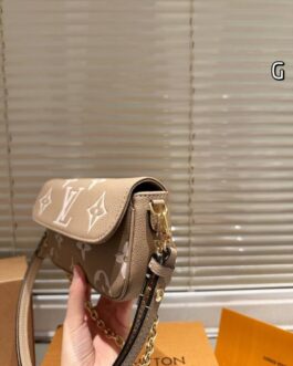 Torebka damska elegancka Louis Vuitton Wallet on chain, skóra