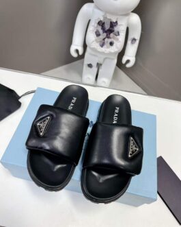 Prada Buty, sandaly klapki, skora