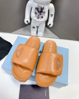 Prada Buty, sandaly klapki, skora