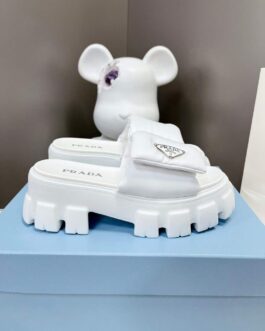 Prada Buty, sandaly klapki, skora