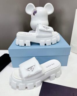 Prada Buty, sandaly klapki, skora