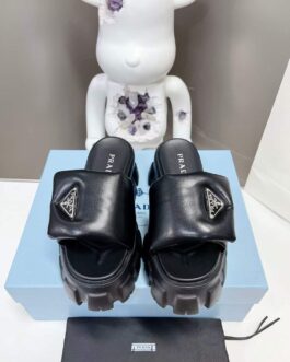 Prada Buty, sandaly klapki, skora