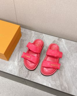 Louis Vuitton Buty, sandaly klapki, skora