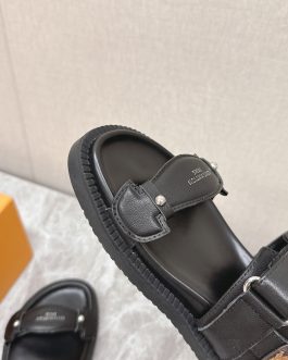Louis Vuitton Buty, sandaly klapki, skora