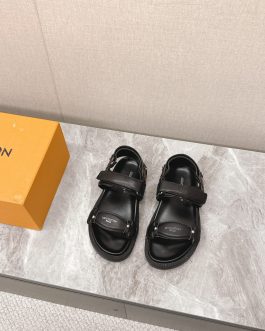 Louis Vuitton Buty, sandaly klapki, skora