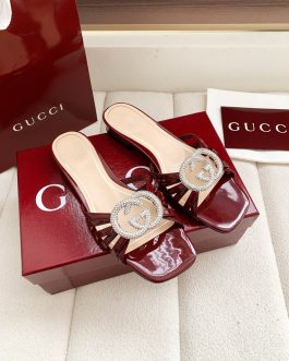 Gucci Buty, sandaly klapki, skora
