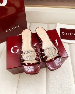 Gucci Buty, sandaly klapki, skora