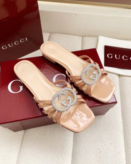 Gucci Buty, sandaly klapki, skora