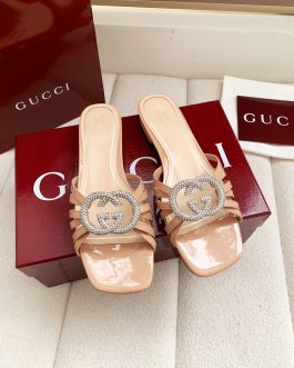 Gucci Buty, sandaly klapki, skora