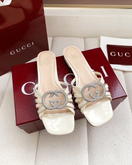 Gucci Buty, sandaly klapki, skora